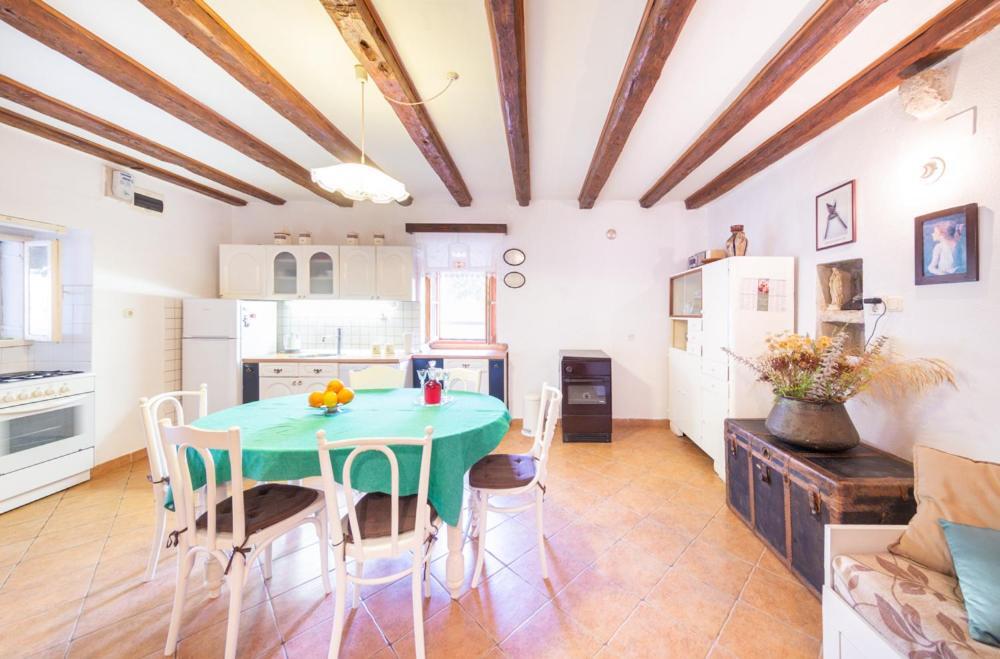 Holiday Home Burba コミジャ エクステリア 写真