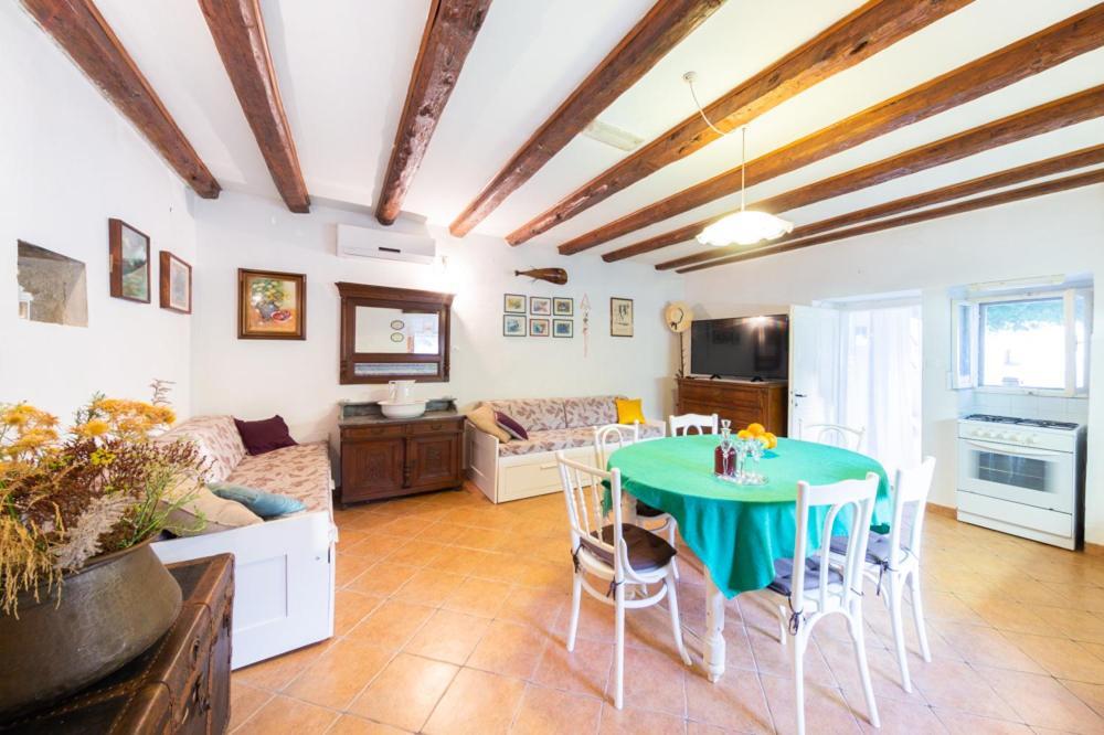 Holiday Home Burba コミジャ エクステリア 写真