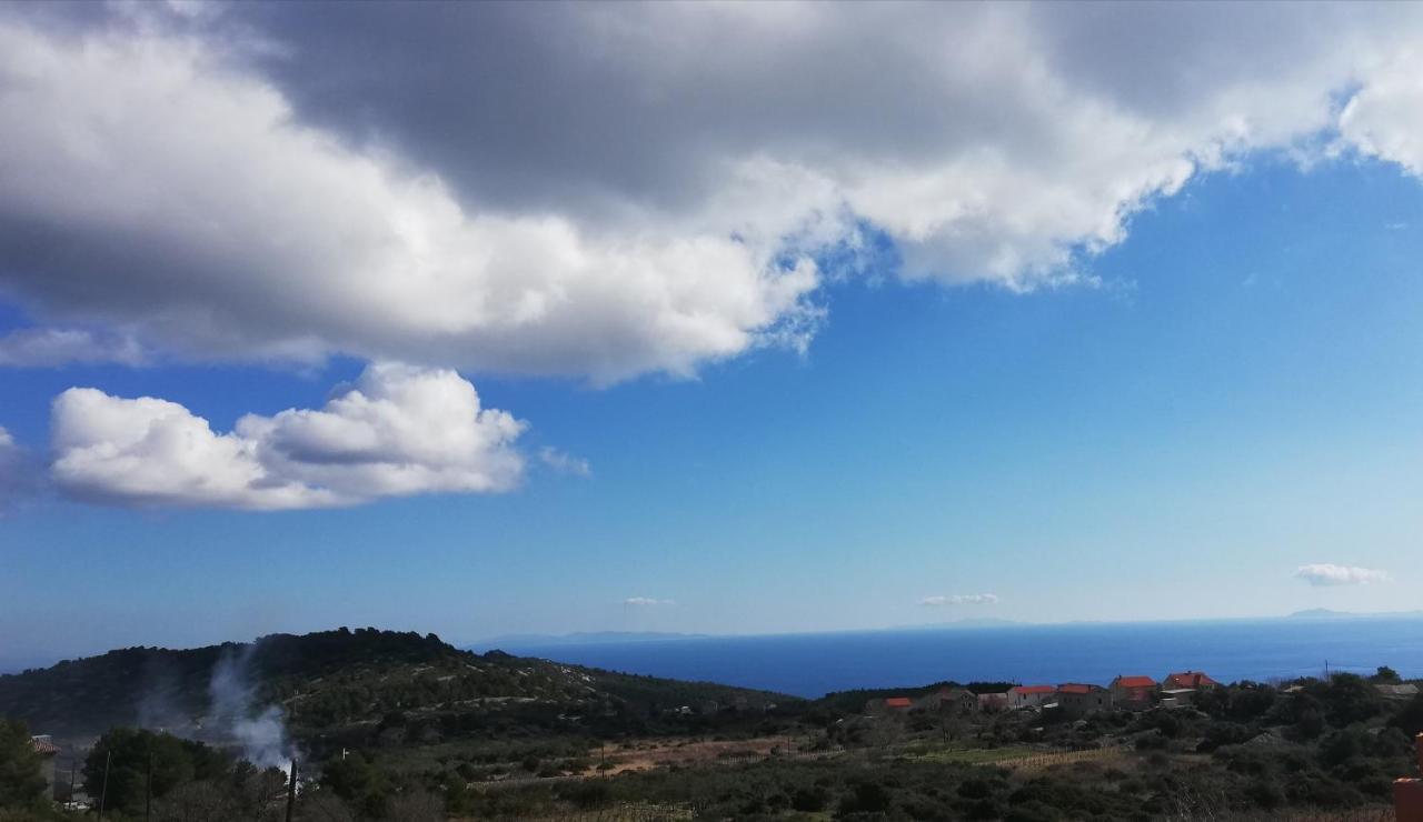 Holiday Home Burba コミジャ エクステリア 写真